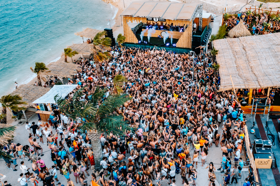 Noa Beach Stage